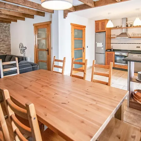 Сasa de vacaciones Stunning In With Kitchen Saucelle
