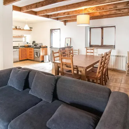 Сasa de vacaciones Stunning In With Kitchen *